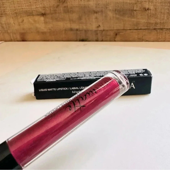 NIB Jafra Liquid Matte Lipstick - Wild Kiss - Picture 3 of 4